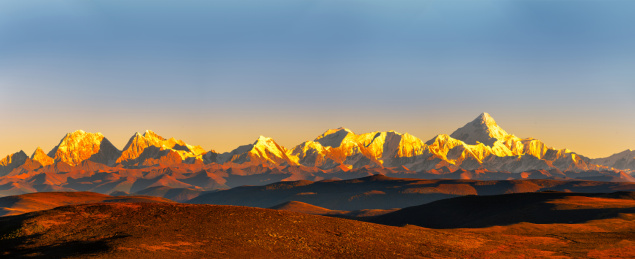 四川甘孜藏族自治州贡嘎山日照金山自然风光