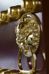 中国北京景山公园寿皇殿门钉