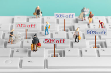 键盘上的购物人群消费网购折扣券