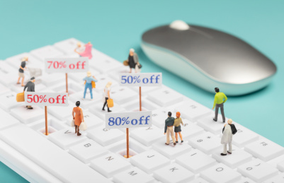 键盘上的购物人群消费网购折扣券