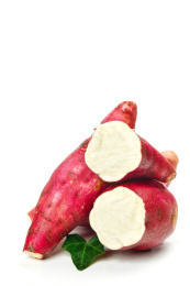 白底上放着板栗白薯