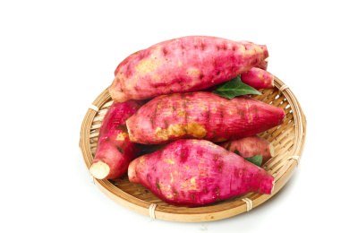 白底上放着一蓝白心蜜薯