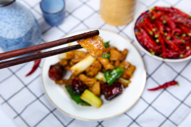 美味小吃爆炒肥肠
