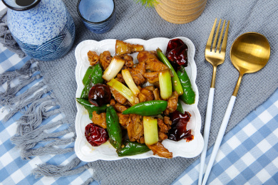 家常下酒菜爆炒肥肠