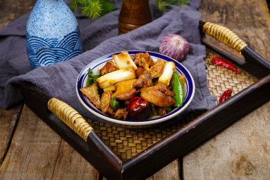 家常下酒菜爆炒肥肠