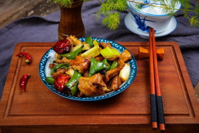 美味小吃爆炒肥肠