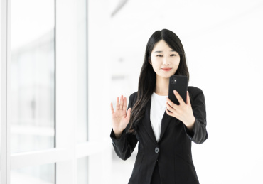 一位年轻自信的商务人士
