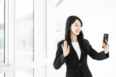 一位年轻自信的商务人士