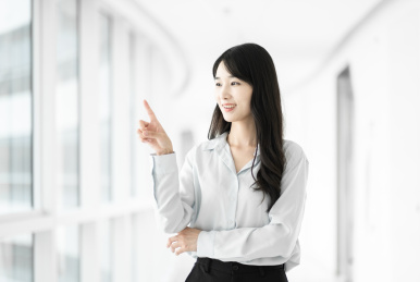 一位年轻自信的商务人士