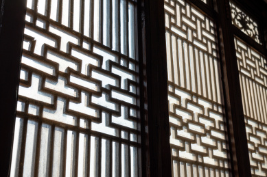 中式古建筑木质户牖