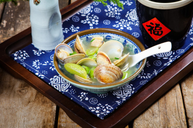 家庭炖汤蛤蜊丝瓜汤