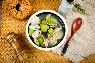 家庭炖汤蛤蜊丝瓜汤