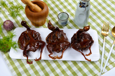 特色美味小吃炸鹌鹑