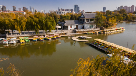 中国天津长虹生态园园林景观航拍俯视图