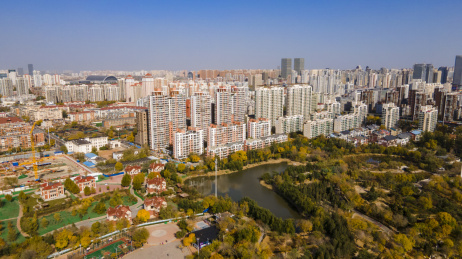 中国天津长虹生态园园林景观航拍俯视图