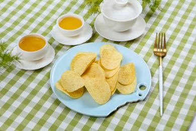 酥脆可口的膨化食品薯片