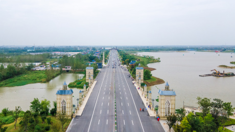 航拍中国江苏省盐城大丰荷兰花海景区