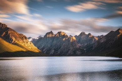 中国青海果洛年保玉则仙女湖夏季风光