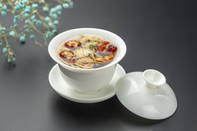 盖碗八宝茶特写黑色背景