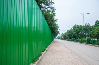 施工用的彩钢围挡