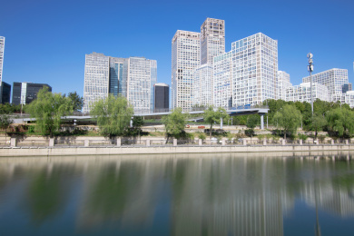 蔚蓝蓝天下的中国北京建外SOHO写字楼