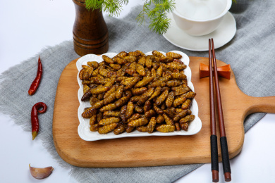 特色美食小吃油炸蚕蛹