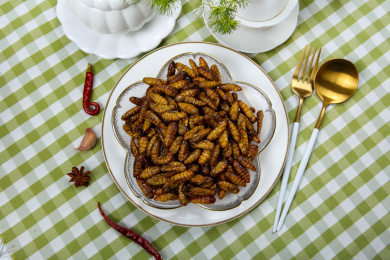 特色美食香炸蚕蛹