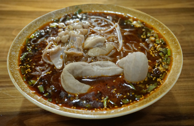 中国四川成都加节子肥肠的白家肥肠粉