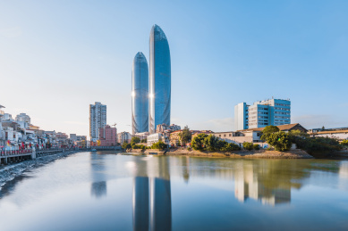 中国福建厦门沙坡尾和世贸双子塔风光