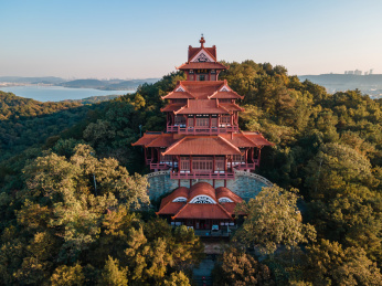 航拍中国湖北武汉东湖磨山楚天台