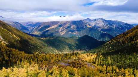 航拍中国四川甘孜州丹巴县的党岭葫芦海