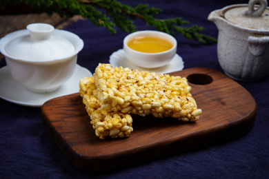 美味好吃的零食爆米花糖