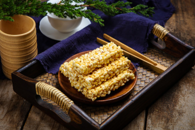 美味好吃的零食爆米花糖