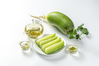 保健蔬菜青萝卜特写白色背景