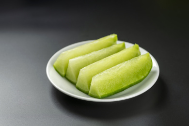 青萝卜特写黑色背景