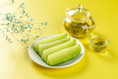 保健蔬菜青萝卜特写黄色莫兰迪色系背景