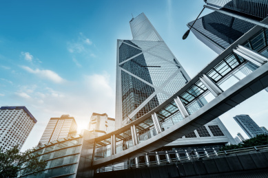 中国香港中环摩天大楼玻璃和街道街景