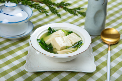 豌豆尖煮豆腐汤