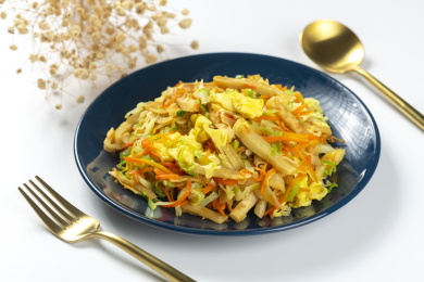 传统面食美食鸡蛋炒饼素炒饼特写白色背景