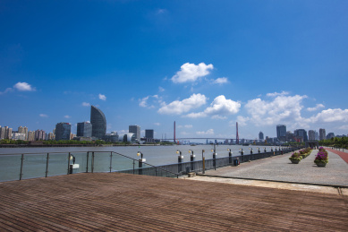 中国上海浦东黄浦江滨江大道城市景观