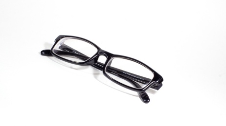 经典款黑色边框眼镜