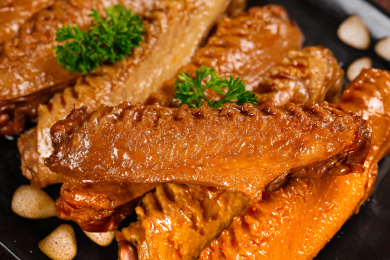 一盘酱香鸭翅中