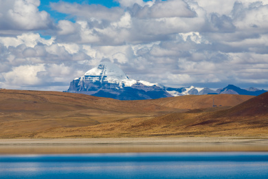 西藏阿里地区拉昂措和冈仁波齐自然风光