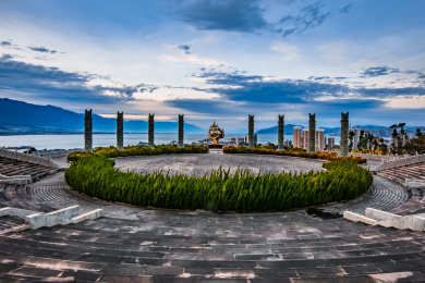 云南省大理州彝族火把节广场太阳图腾装饰物