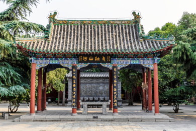 中国河南省开封市朱仙镇岳飞庙的中式建筑