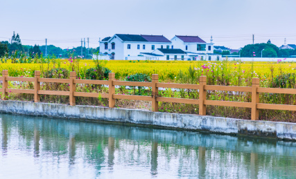 中国江苏省无锡市新农村建设的河塘和乡村