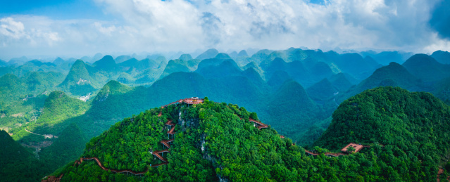 云南曲靖罗平旧屋基彝族乡大补董村那色峰海