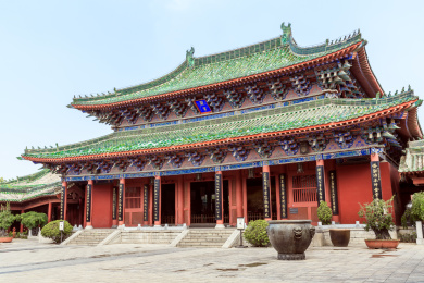 中国河南省开封府正厅中式重檐大殿建筑