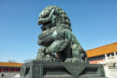 中国北京故宫太和门前的铜狮