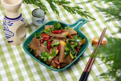 美味下酒菜香辣卤牛肉